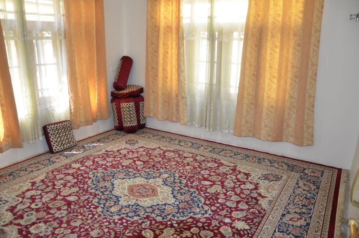 Bed and Breakfast Mir Manzil à Srīnagar Extérieur photo
