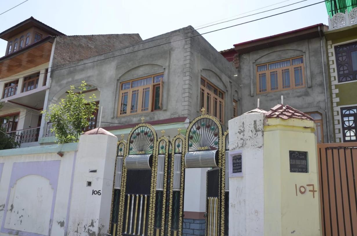 Bed and Breakfast Mir Manzil à Srīnagar Extérieur photo