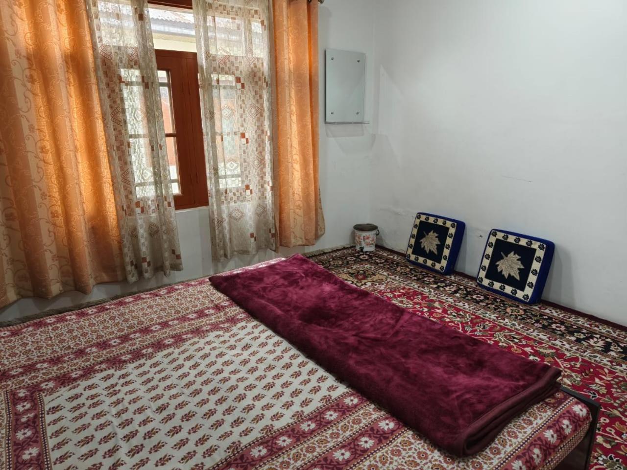 Bed and Breakfast Mir Manzil à Srīnagar Extérieur photo